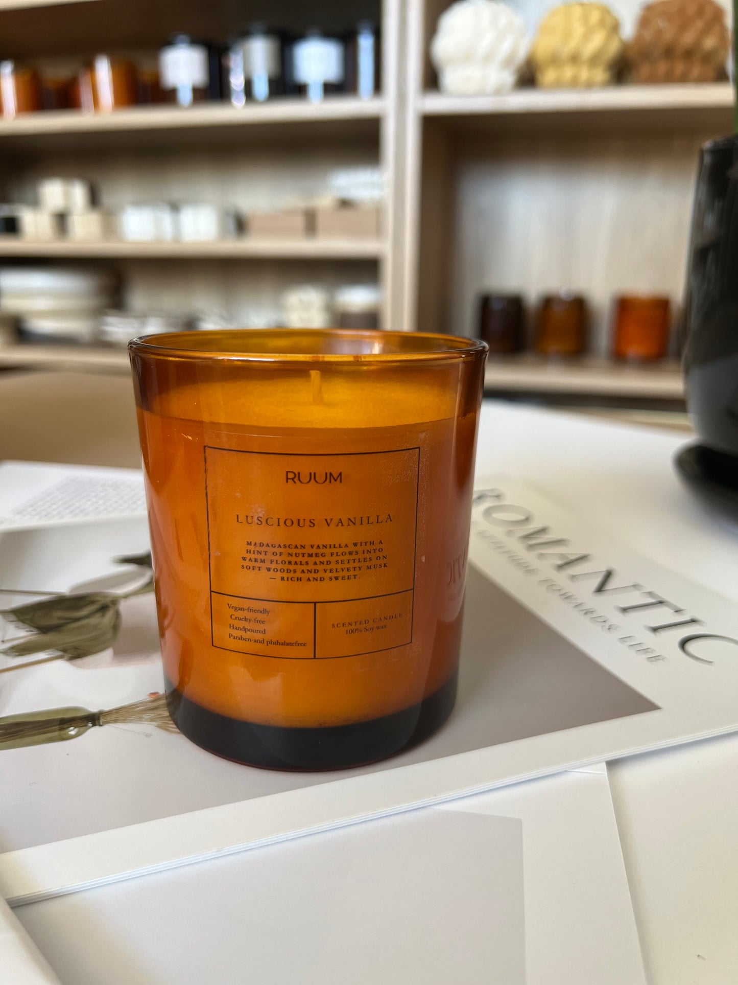Luscious Vanilla sojavahast lõhnaküünal 225g