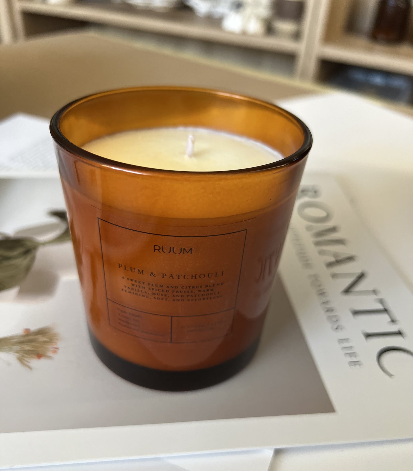 Plum & Patchouli sojavahast lõhnaküünal 225g