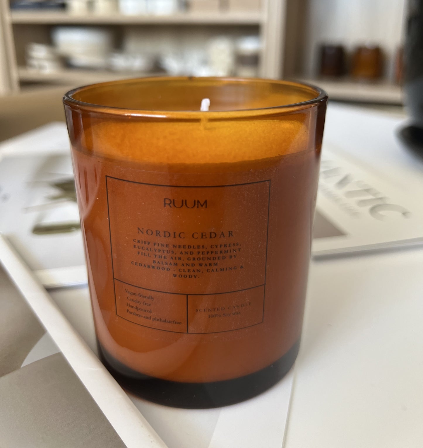 Nordic Cedar sojavahast lõhnaküünal 225g