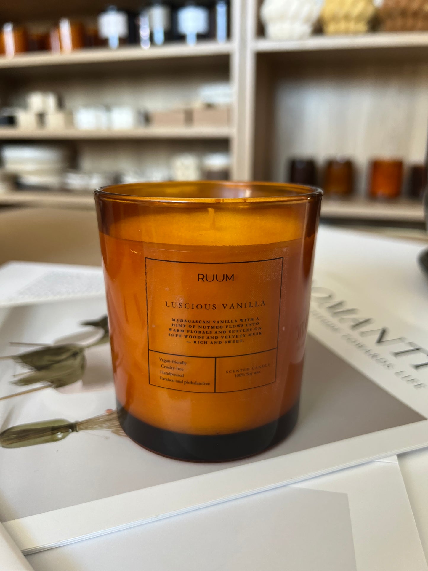 Luscious Vanilla sojavahast lõhnaküünal 225g