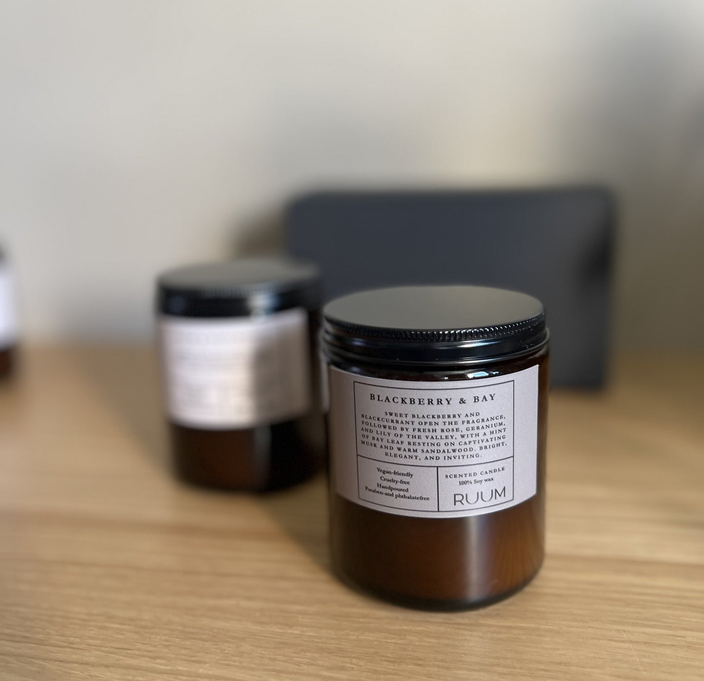 HAndmade_Soy_Wax_CAndle_Ruum_Blackberry